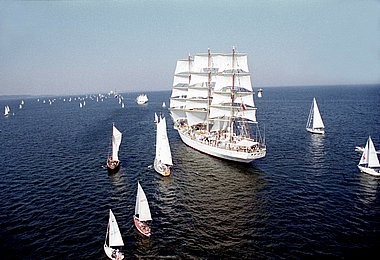 Sailing ships, sea, Dar Mlodziezy