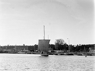 Gammal fiskebåt, svartvitt foto