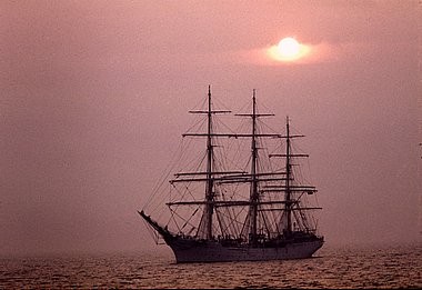 Segelfartyg, Operation Sail, solnedgången