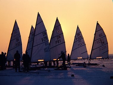 Zdjęcia dyscyplin sportowych, żeglarstwo na lodzie