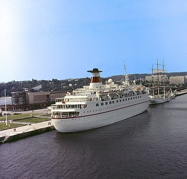 Passenger ship, Decca