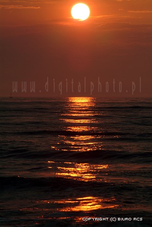 Fotos do por do sol, mar de Báltico