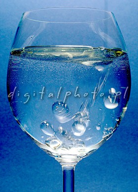fotografia reklamowa - szkło i woda