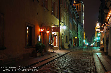 Strädt - foto vid natt i Warsaw