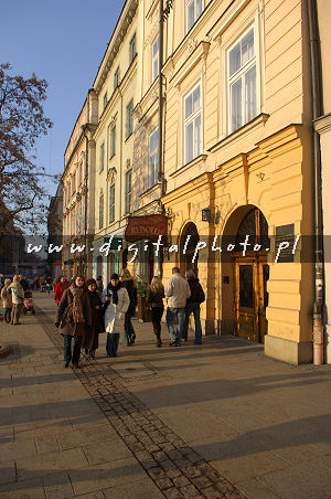O quadrado principal do mercado em Cracow, Polónia