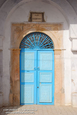 Kairuan (Kairouan) zdjęcia, drzwi do meczetu