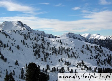 Alpy zimą, ośnieżone stoki