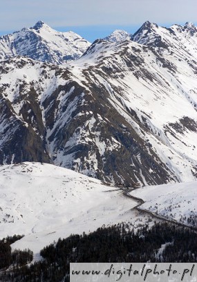 Camino a Trepalle - aldea el más alto de Italia, Alpes