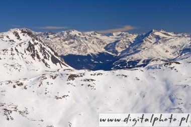 Alpejskie krajobrazy, szczyty i doliny