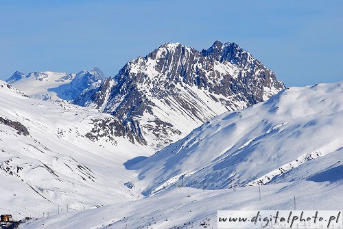Picos montañosos de los Alpes, fotos de invierno
