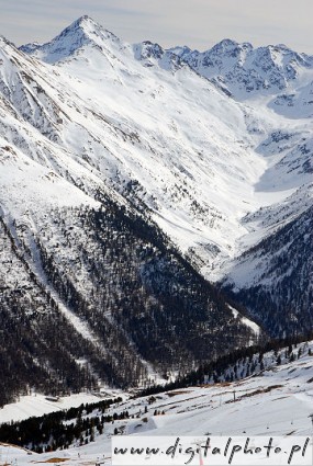 Paysage, montagnes et vallées d'hiver
