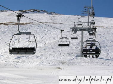 Skiers Skidlift