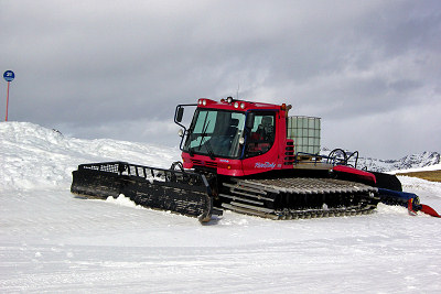 Snow groomer, pictures of snow groomers