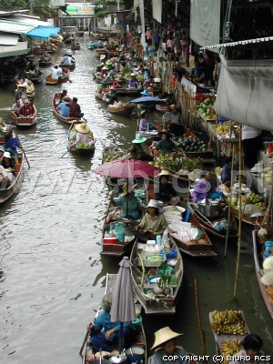 Rynek na wodzie w Tajlandji