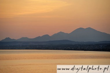 Solen går upp, Kreta bergen