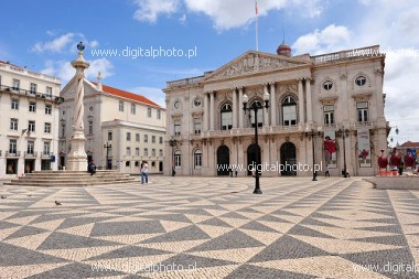 Ratusz w Lizbonie i pregierz na placu (Praça do Municipio)