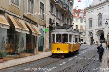 Lisboa en Portugal, tranvía amarillo