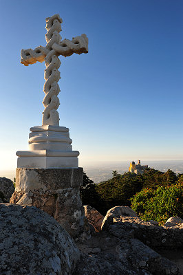 Krzyż na szczycie góry Cruz Alta, Serra de Sintra