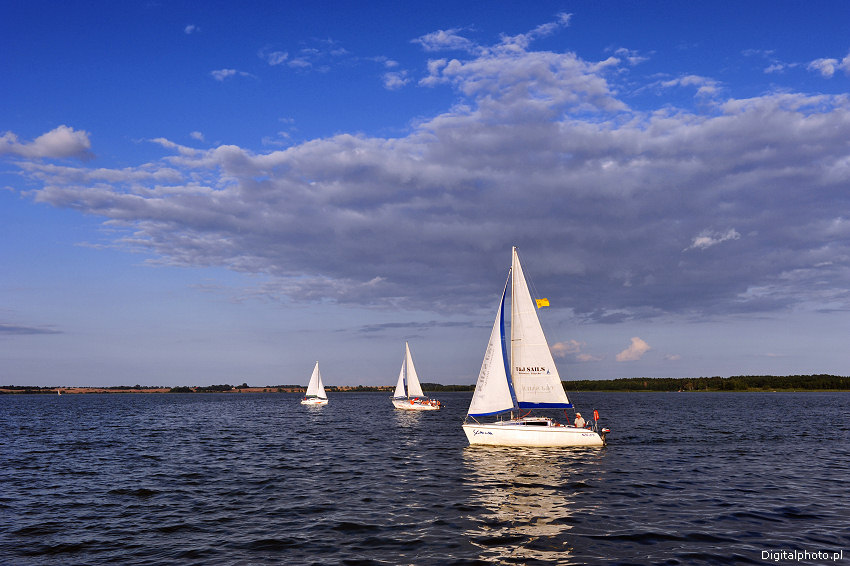 Zdjęcia Mazury, jachty na jeziorze Niegocin