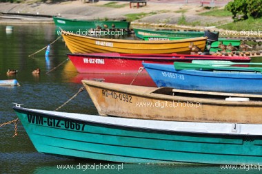 Ryn - kolorowe łodzie rybackie