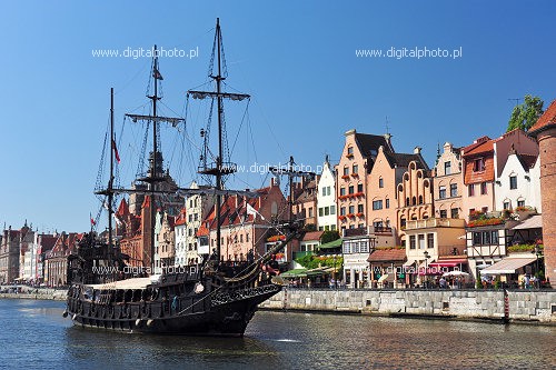 Visiting Gdansk, tour boat - Gdansk tourism