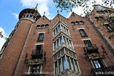 Zabytki w Barcelonie - Dom z iglicami - architektura modernistyczna
