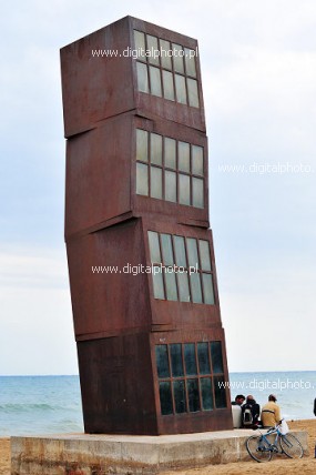 Plaża w Barcelonie, rzeźba przy plaży - Zraniona Gwiazda