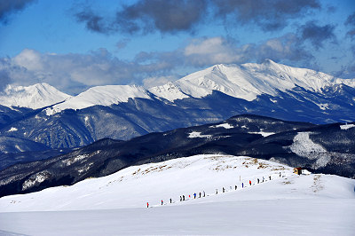 Zona de esquí - Cimone, Montes Apeninos en Italia 