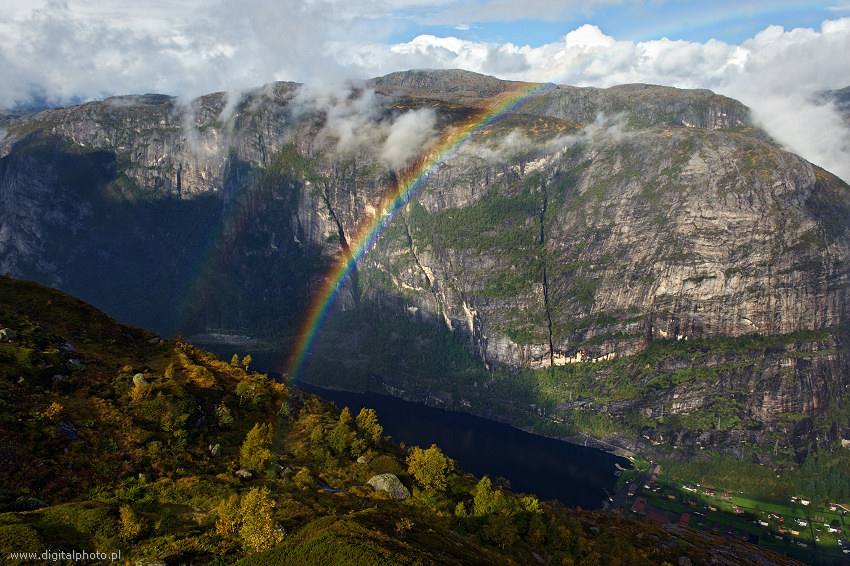 Tęcza i Lysefjord, Norwegia krajobrazy