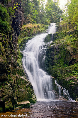 Watervallen foto's, waterval in de bergen