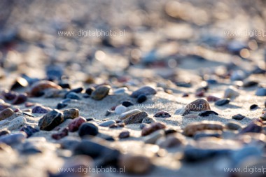 Stenar på stranden, bakgrund