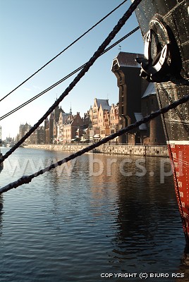 O guindaste portuário medieval em Gdańsk, Polónia