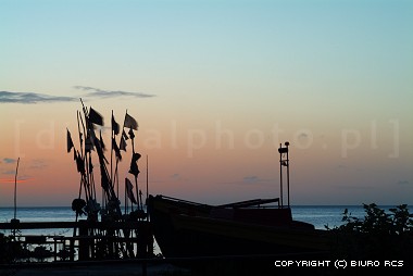 Wschód słońca - kuter rybacki